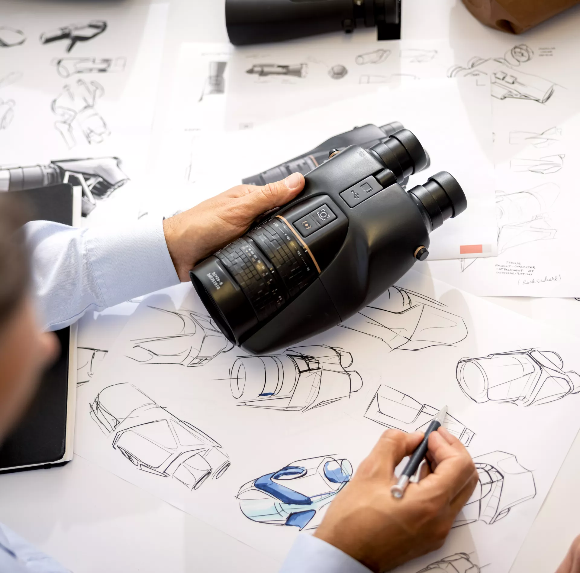Monokular neben Design Skizzen | Industriedesign Produktdesign Wien